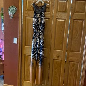 Jessica Howard size 12 beautiful long sleeveless dress.